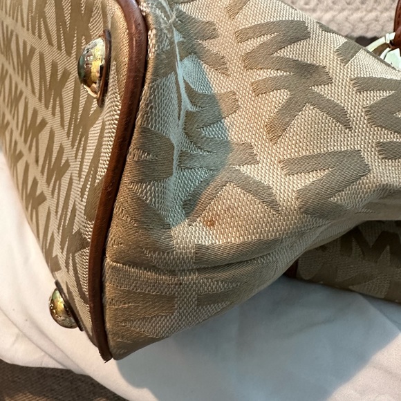 MICHAEL KORS TAN MONOGRAM TOTE 15x9 & ZIP AROUND WALLET - Picture 7 of 16